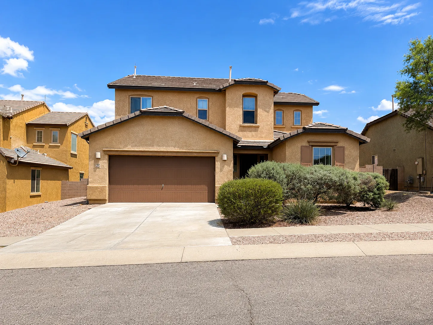 5 bed, 2400 sqft, $2,650 — Photo 1