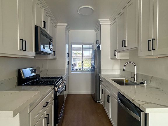 3rd image of 849 N McCadden Pl APT 19