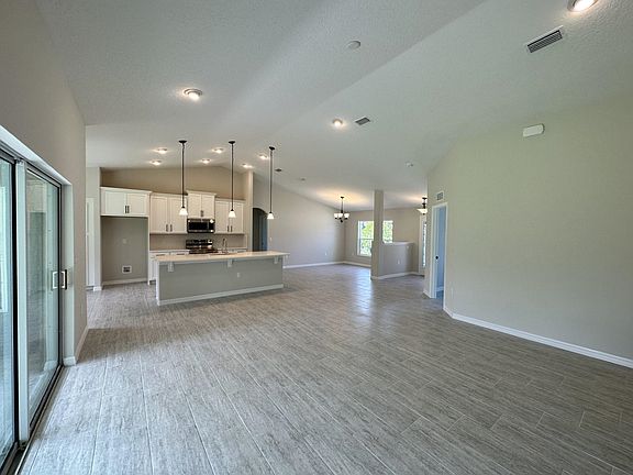 4th image of 225 Bird Of Paradise Dr