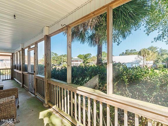 5th image of 407 Donzi Court