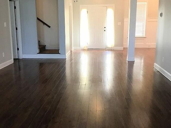 3rd image of 818 Herrington Dr
