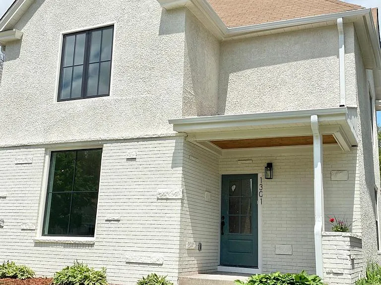 1301 Hewitt Ave — Photo 1