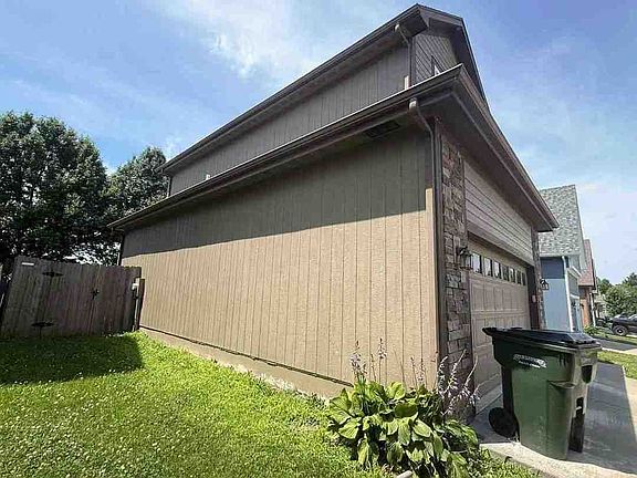 5th image of 1027 Tamarisk Dr