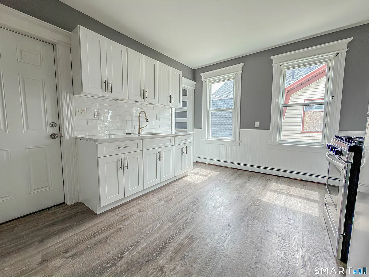 Building Photo - 15 Elmwood Ave #3