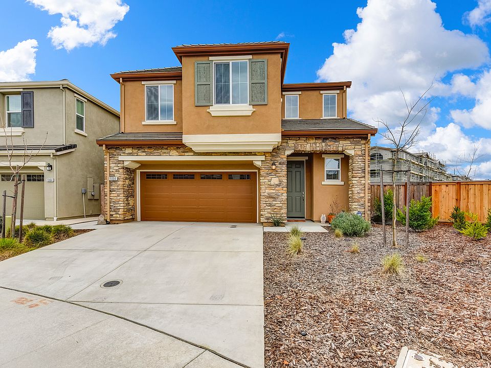 1st image of 1056 Oakbriar Cir