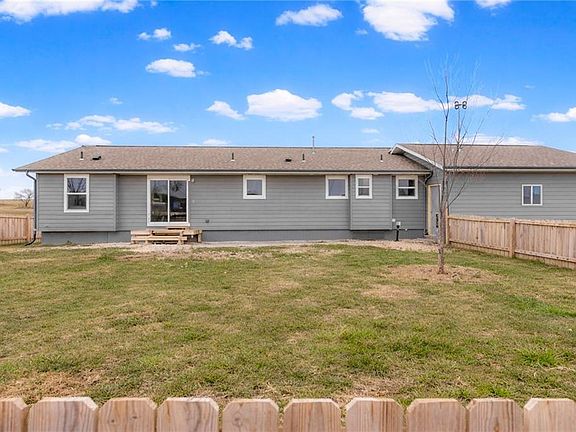 3rd image of 425 Hamilton Rd