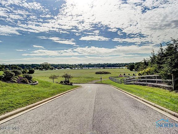5th image of 329 River Bend Ln