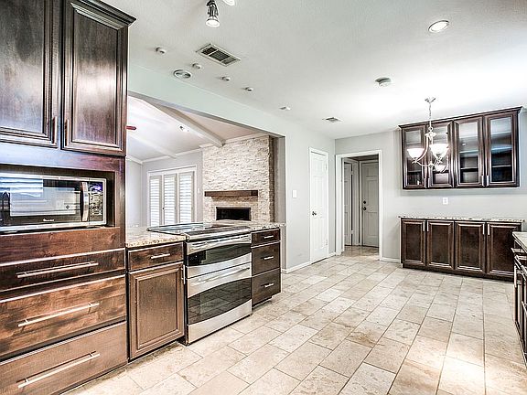 3rd image of 2407 Grandview Dr