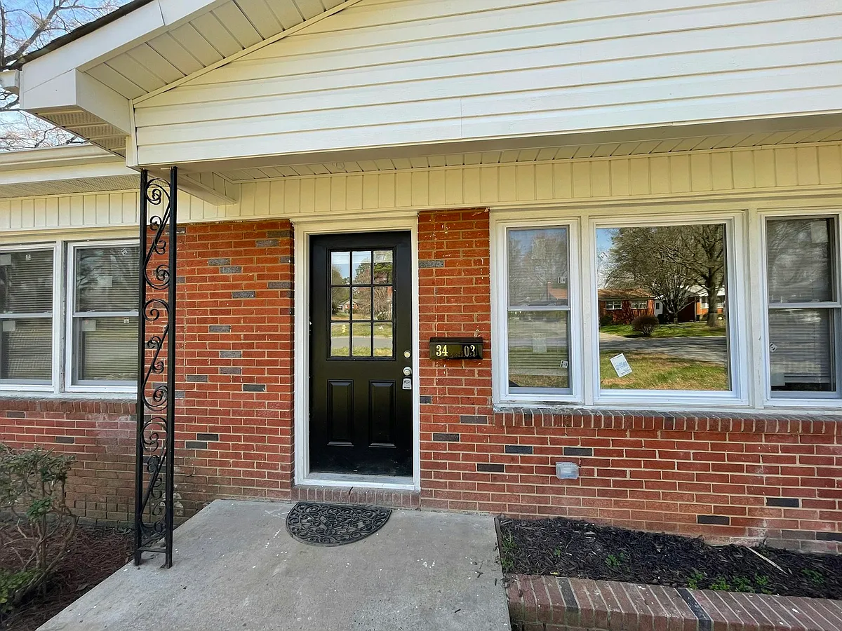 Front Entrance - 3401 Meredith Ave #3403