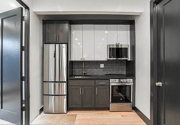 3rd image of 118 16th St #2G