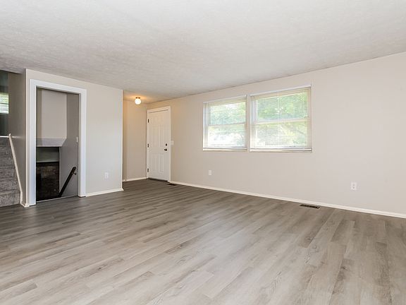 5th image of 4116 Calumet Cir