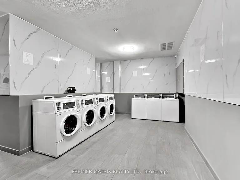 65 Thorncliffe Park Dr #1411 — Photo 26