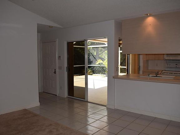4th image of 1236 NW Sun Terrace Cir APT B