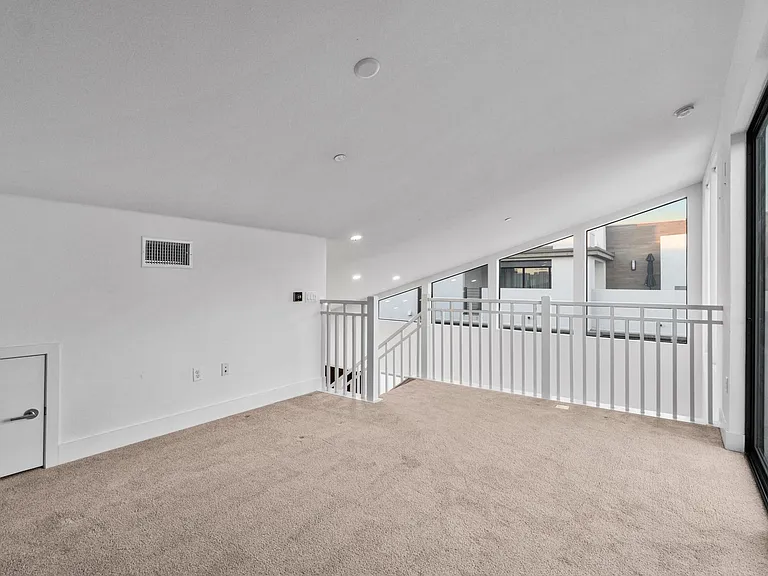 8547 Aspect Dr — Photo 31