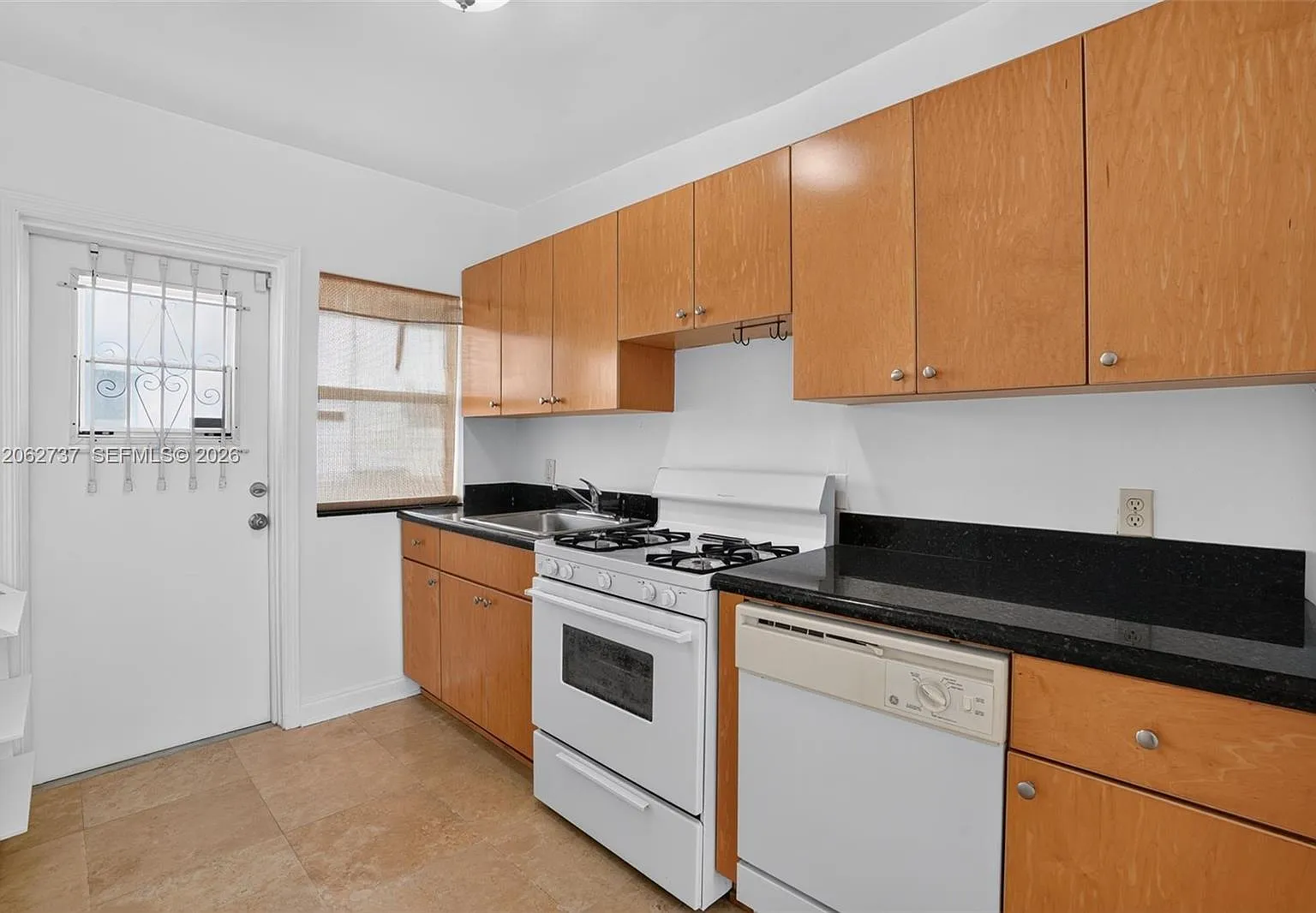 Vila Mara Condo — Photo 1