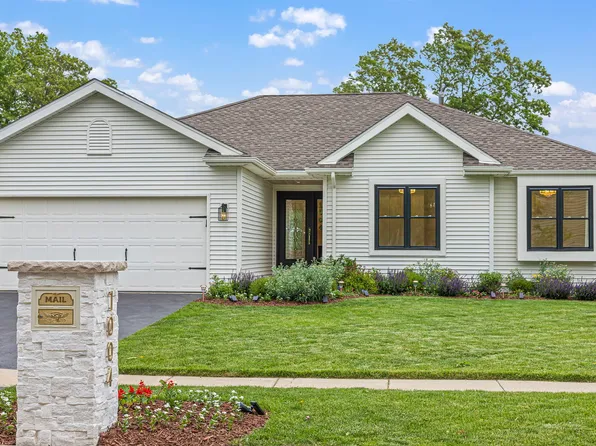 1004 Golden Ave, Woodstock, IL 60098