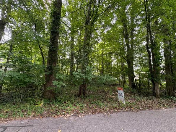6900 Cherokee Rd, Coloma, MI 49038