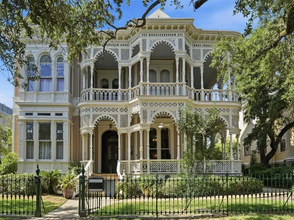 1826 Sealy St, Galveston, TX 77550