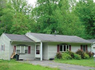 7636 Poore Rd, Conneaut, OH 44030