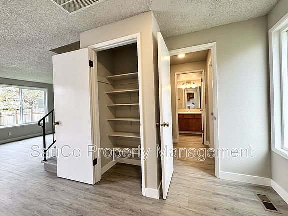 3rd image of 1128 NE Grant St #1