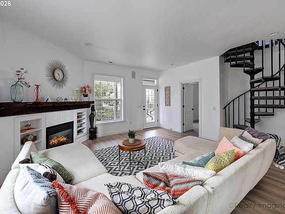 5th image of 872 NE Pacific Dr