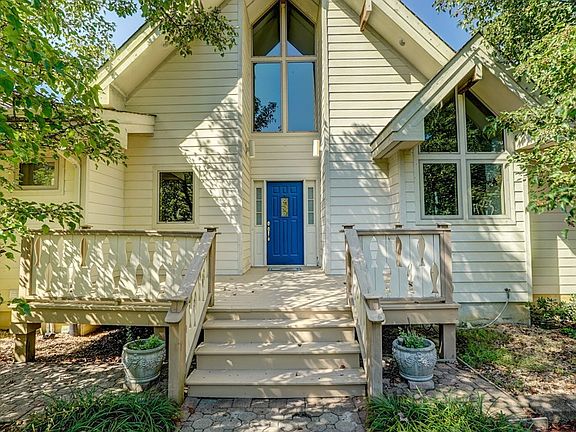 4th image of 339 Riverway Ln