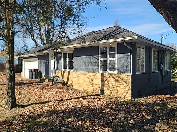 2nd image of 1202 Davis Ave