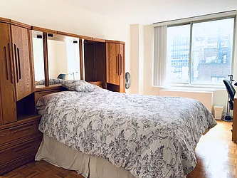 Rented by R New York