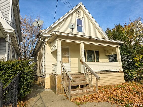2nd image of 1710 Niagara St