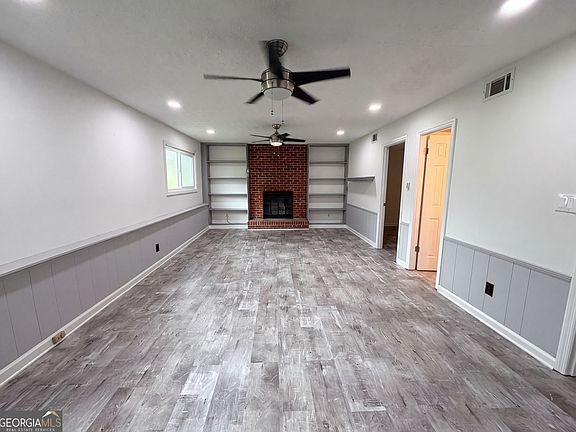 3rd image of 4378 Shady Dr NW