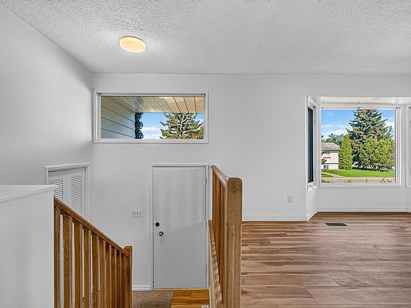 3rd image of 13903 87th St NW
