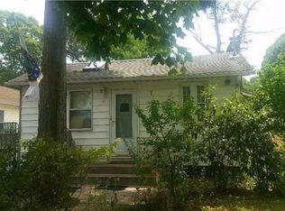 86 Oakmont Ave, Selden, NY 11784