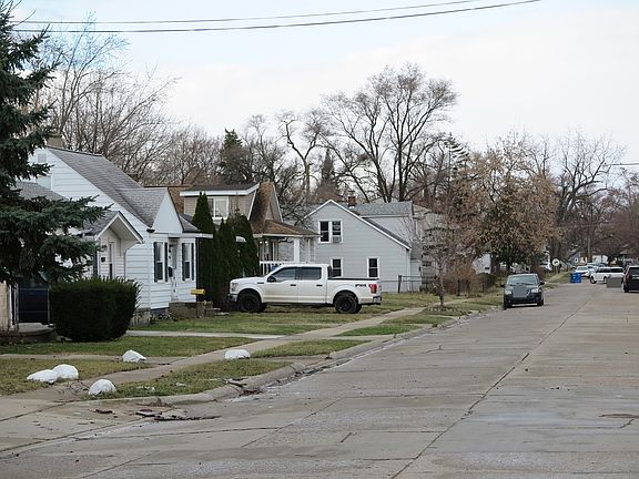 4th image of 7028 Meadow Ave