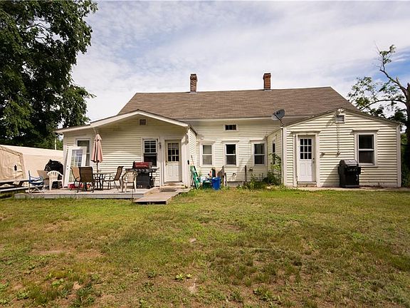 3rd image of 71 Hill Farm Rd