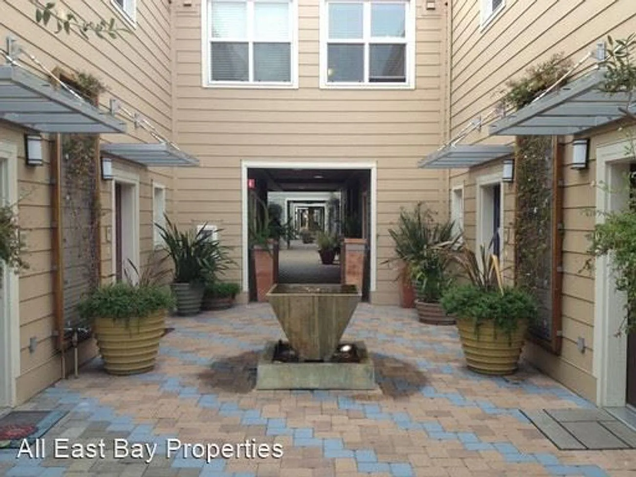 2 bed, 1.5 bath, 1185 sqft, $3,500 — Photo 2