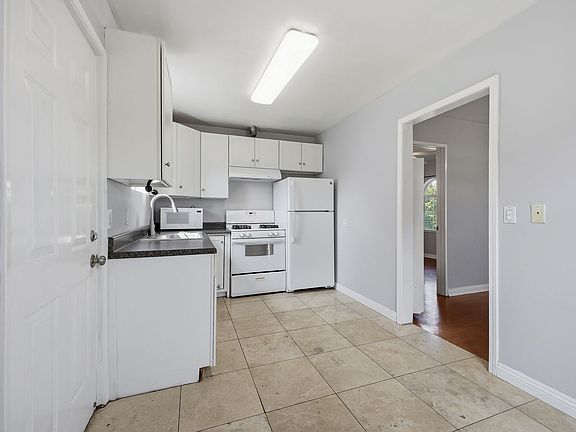 4th image of 620-626 W Altadena Dr #Aeb64c2ab
