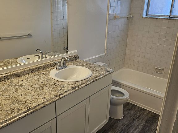 5th image of 28967 Little Mack Ave APT C8