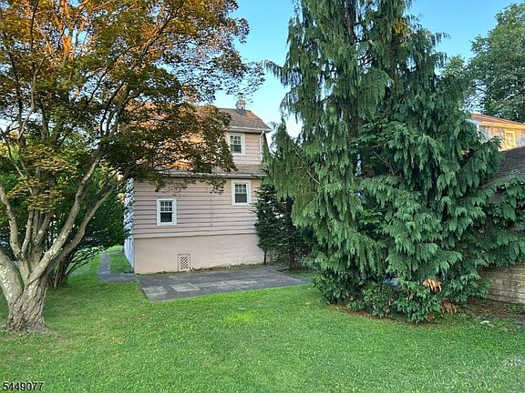 3rd image of 32 Hamilton Rd
