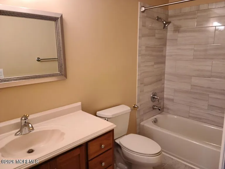 215 Clubhouse Dr — Photo 16