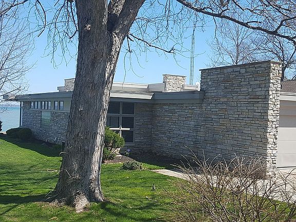 2nd image of 1010 Lake St