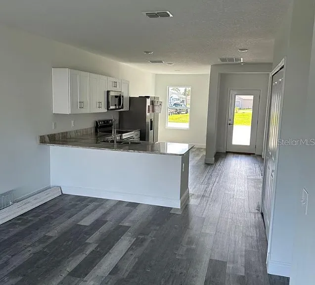 542 Kilimanjaro Dr #B — Photo 5