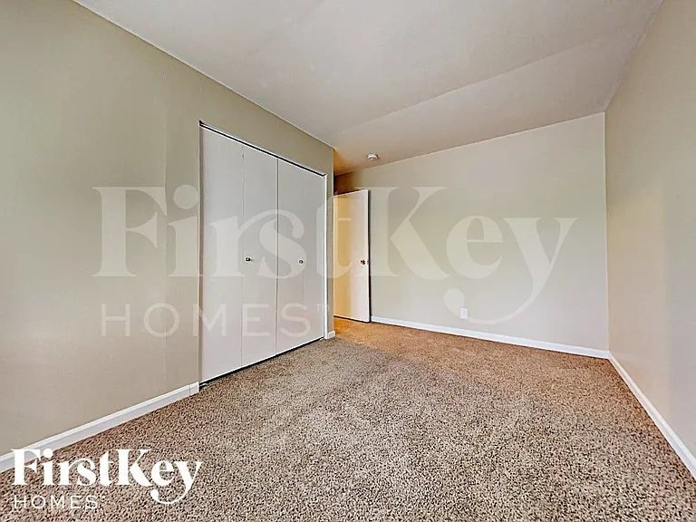 1838 Ashwood Ln — Photo 7