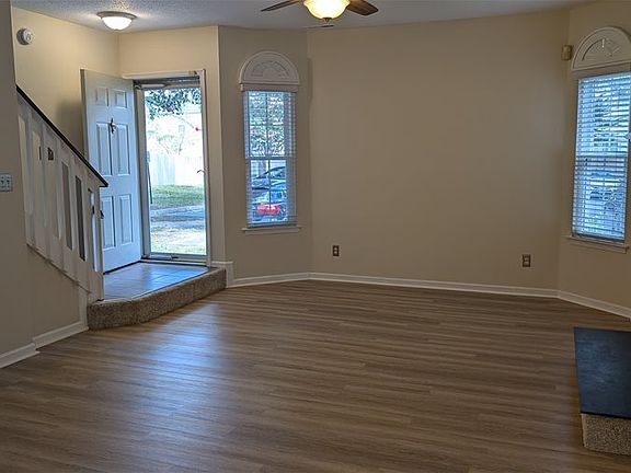 4th image of 1203 Daylily Dr