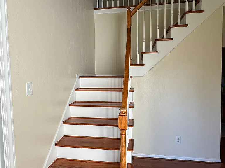 102 Elm Tree Ct — Photo 4