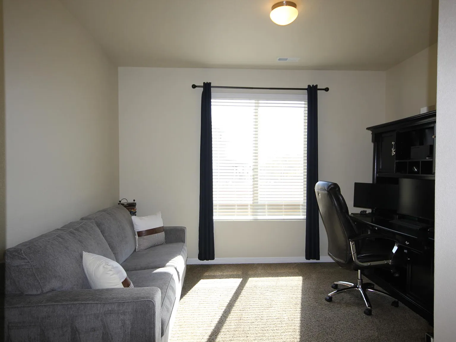 3 bed, 2387 sqft, $2,495 — Photo 4