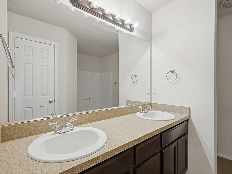 1928 Alanbrooke Dr — Photo 21