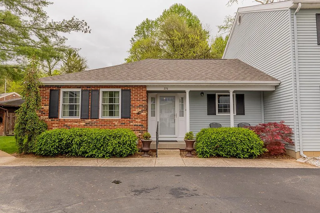 276 Constitution Dr photo 1