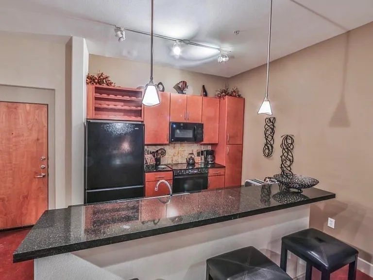 1901 Post Oak Blvd #1406 — Photo 9