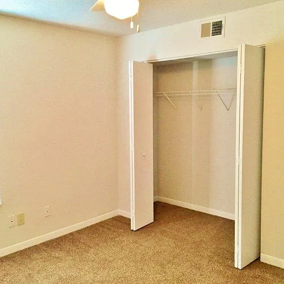 Cumberland Manor — Photo 32