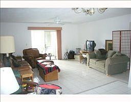 2nd image of 213 Oxford Pl